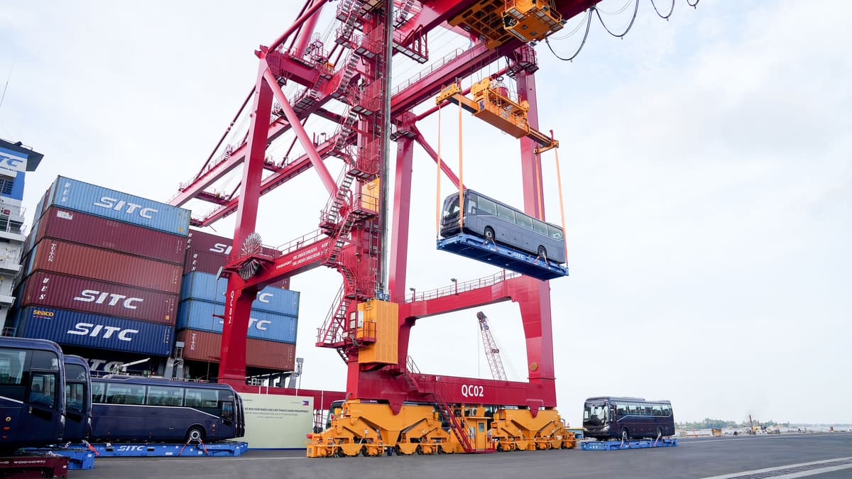 THACO premium coach buses