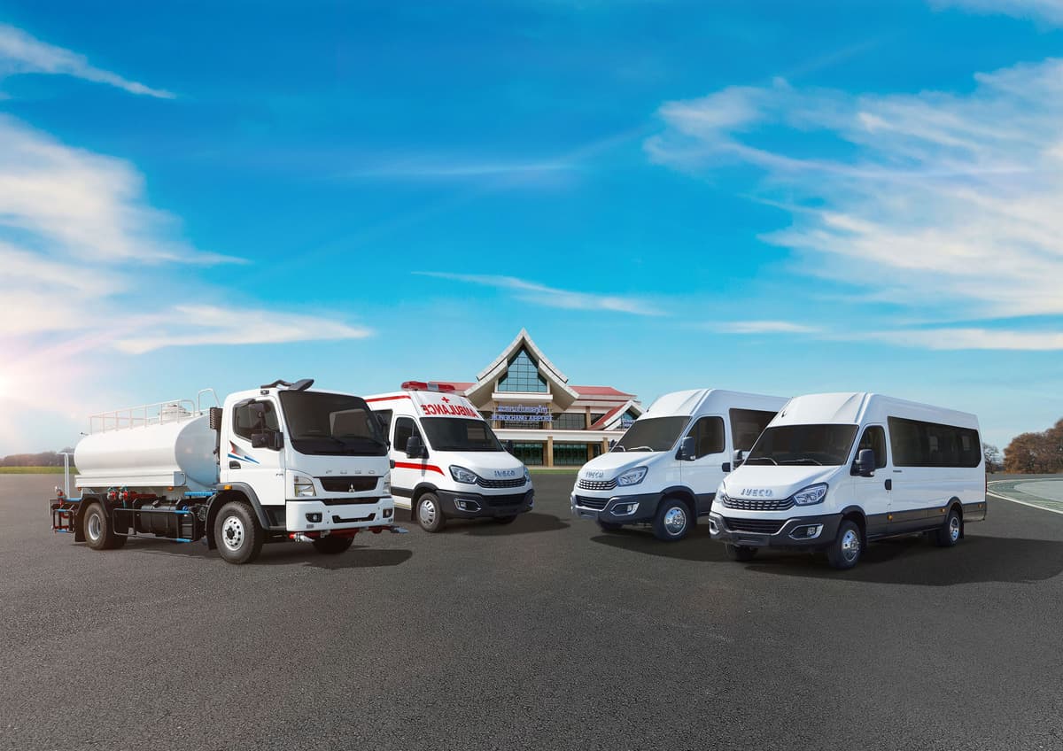 THACO AUTO exports specialized buses and trucks to Laos
